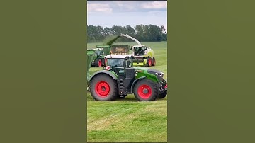 Filling the fodder trolley from the fendt tractor #usatractor #fendt600vario #americanfarming