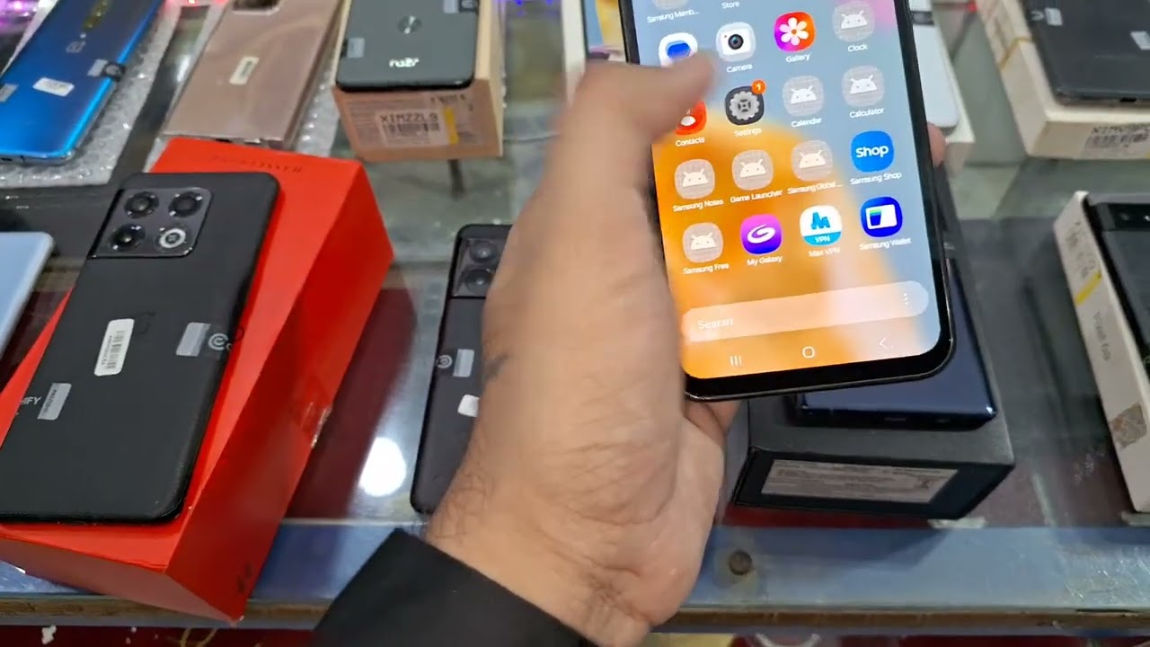 Flip 5 rs21000 7t pro 12000 10 pro 12gb 256g. Rs18000