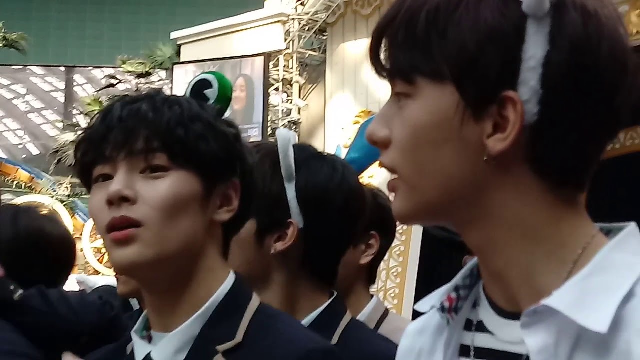 롯데월드에서 스트레이 키즈 만남 대박 실물 존잘