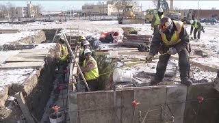 Outdoor workers find ways to stay warm during cold snap