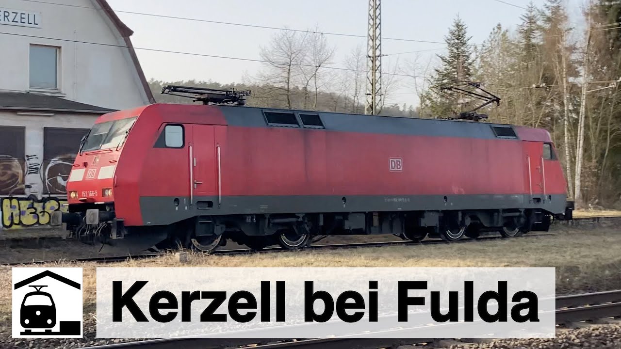 Bahnverkehr beim verlassenen Bahnhof Kerzell