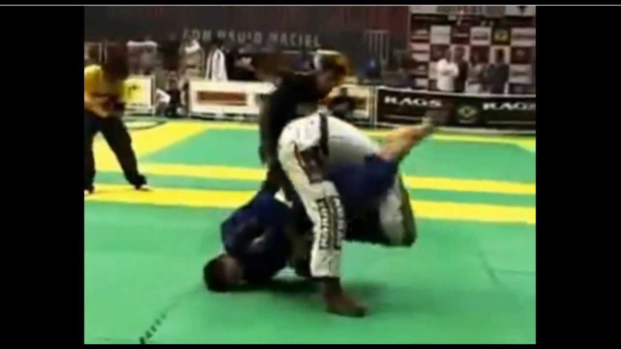 JiuJitsu Epicness. Roger Gracie breaks Jacare's arm.