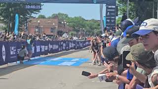 Unbound Gravel 2026 Women's Elite 200 ends with a five woman dash to the finish line 