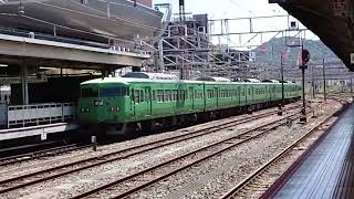 京都駅を発車する117系