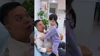 My Daughter Stood Up For Her Dad！#dad and daughter#funny baby#cutebaby#funny videos#tiktok#smile