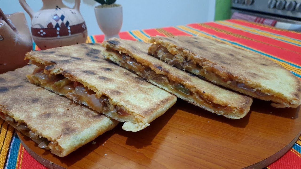 ثمخلعث او كسرة محشية بالشكشوكة و القديد طبق تقليدي جزائري قبائلي  Galette de semoule farcie