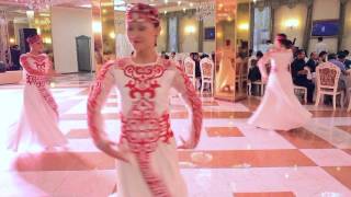 Казахский танец в красных костюмах