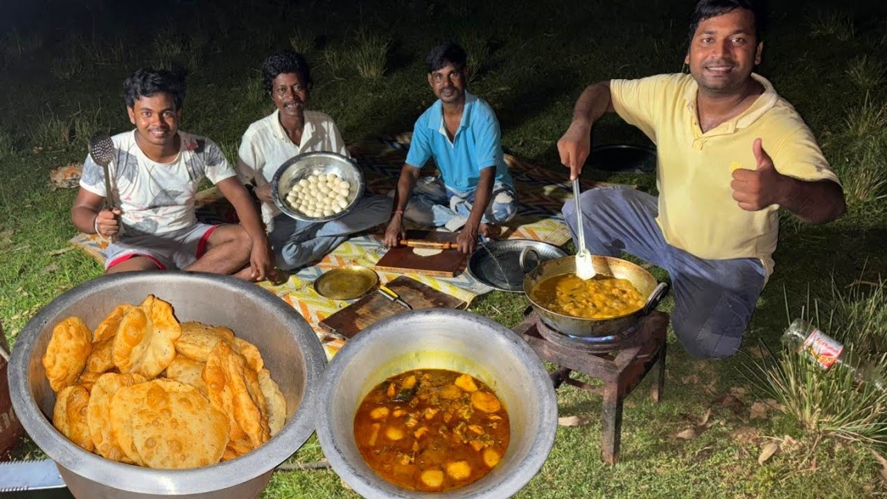 রাতের অন্ধকারে চৌপাহারি জঙ্গলে লুচি ও কষা মাংস রান্না করে খেলাম || Chicken curry bengali