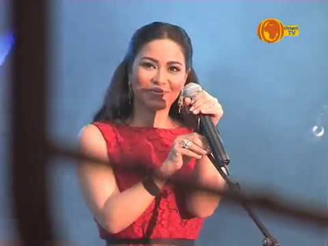 الفنانة شرين عبد الوهاب تغني عبد الحليم في مهرجان الأرز بافران