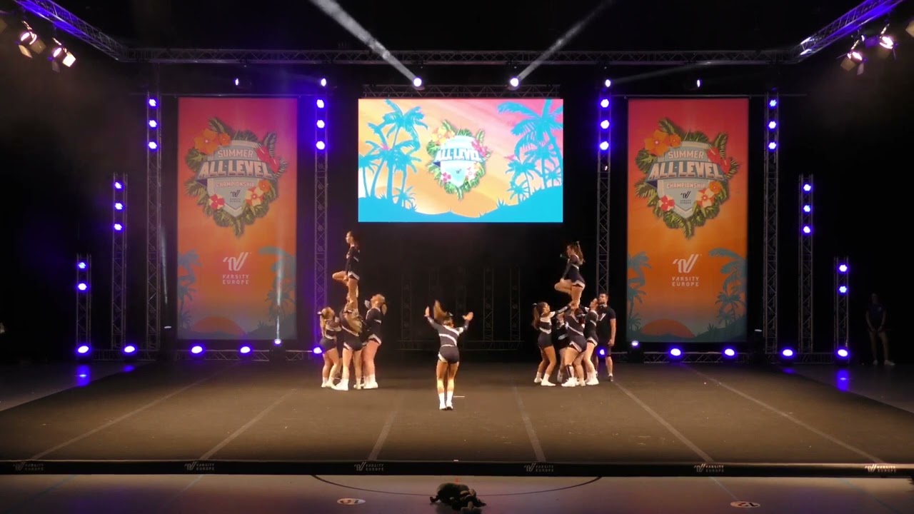 Silver Roses - Int. Open Level 3