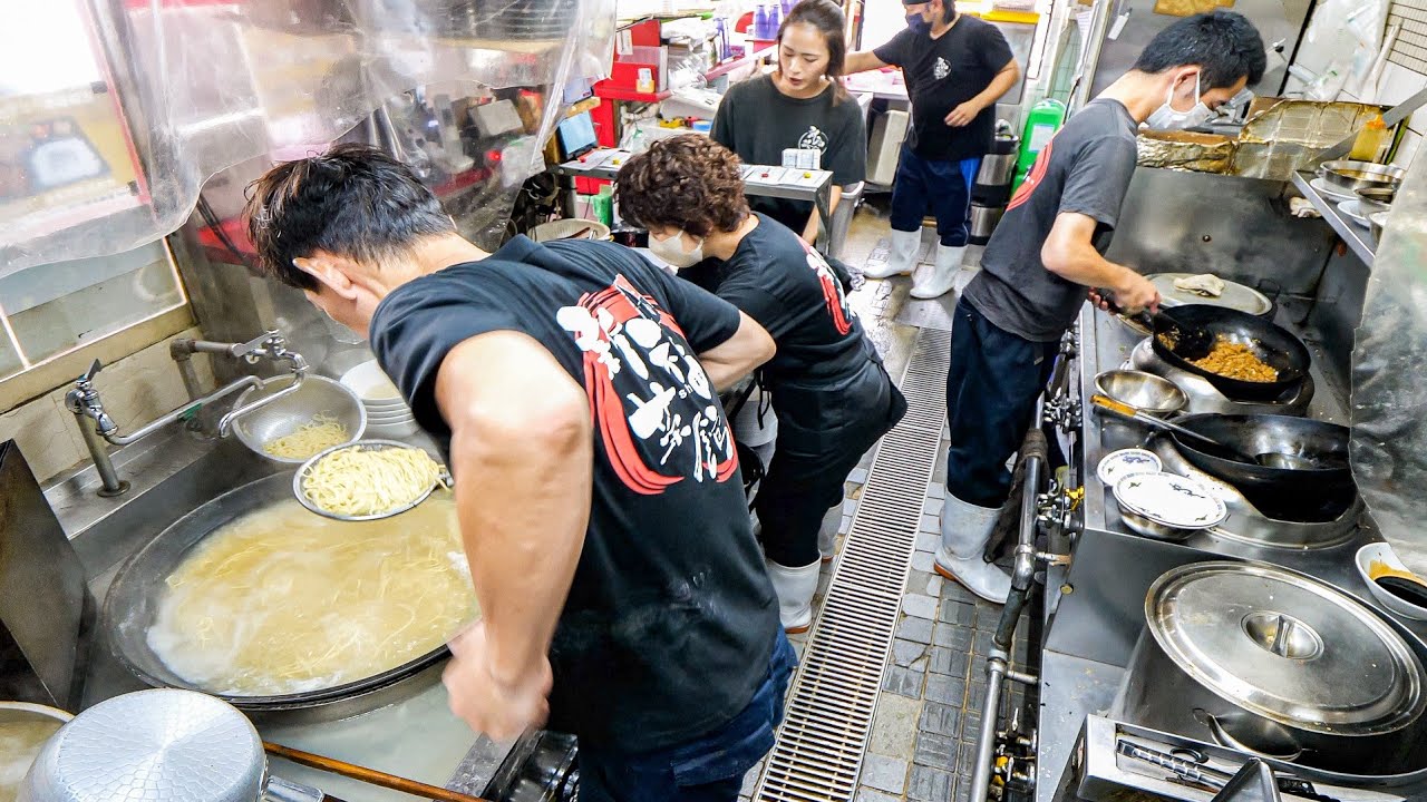 【京都市伏見区】１日１５時間働く鉄人中華そば職人が凄すぎた丨Egg Fried Rice - Wok Skills In Japan