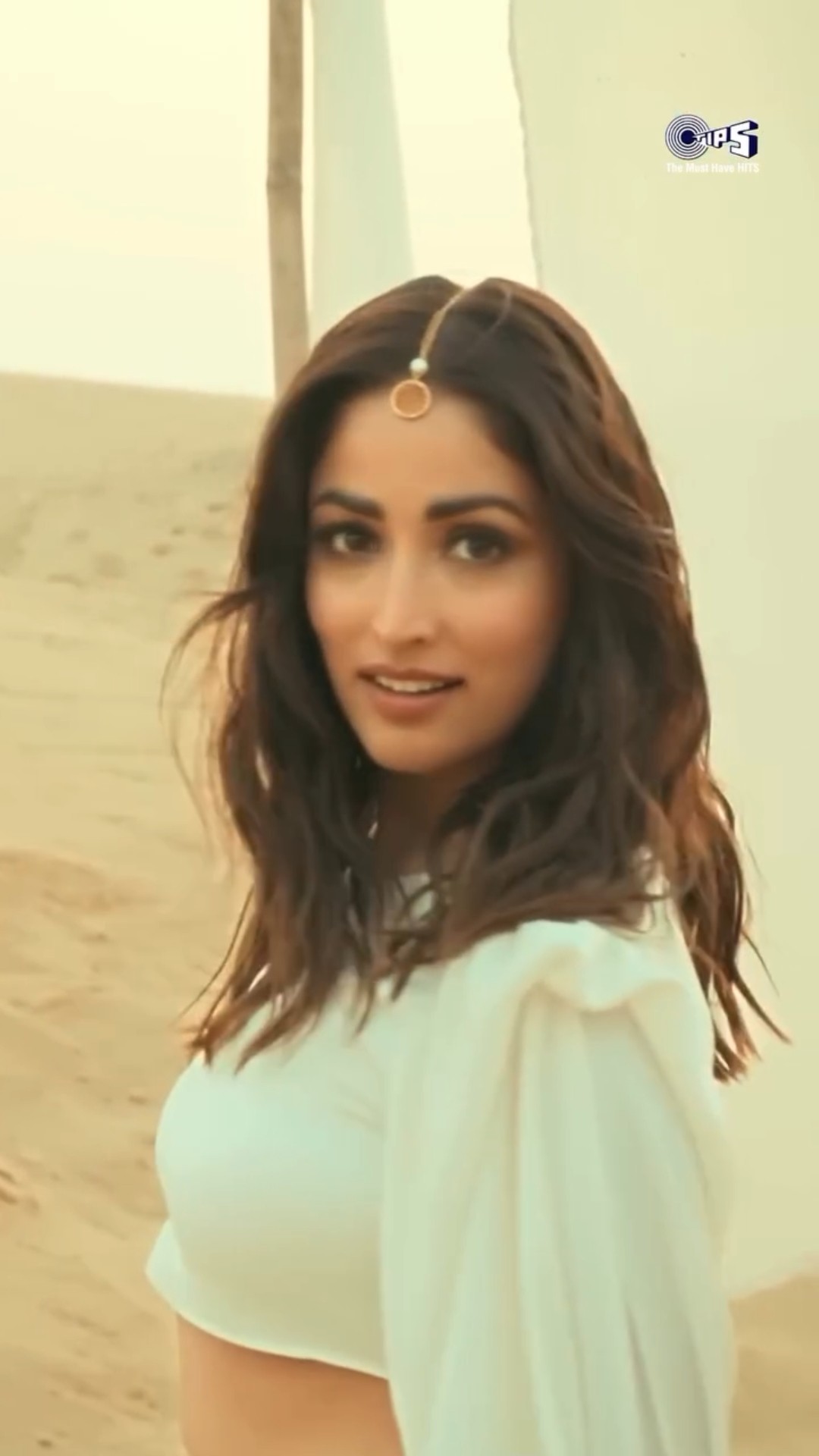 The glow-up of her face, can make anyone fall for her simplicity! Happy Birthday, Yami Gautam ?❤️
