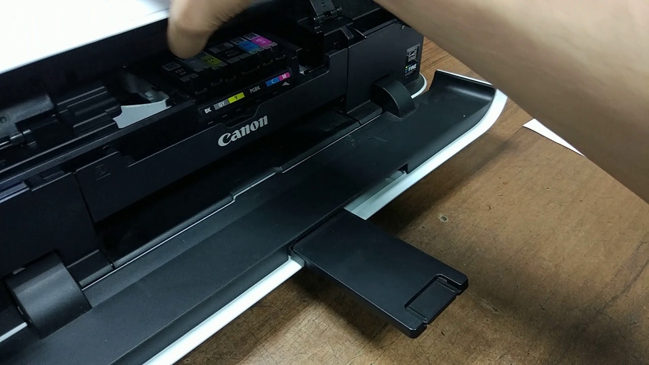 Шаг 6: Проверьте принтер на наличие обломков бумаги