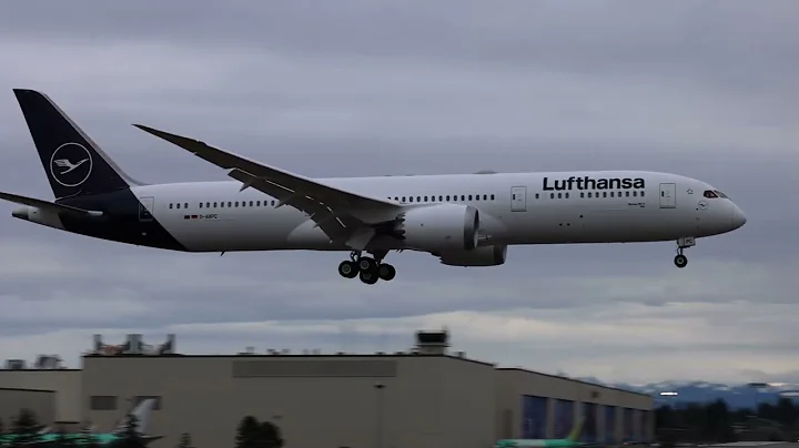 Lufthansa 787-9 Test Flight Landing At PAE On Extremely Windy Day