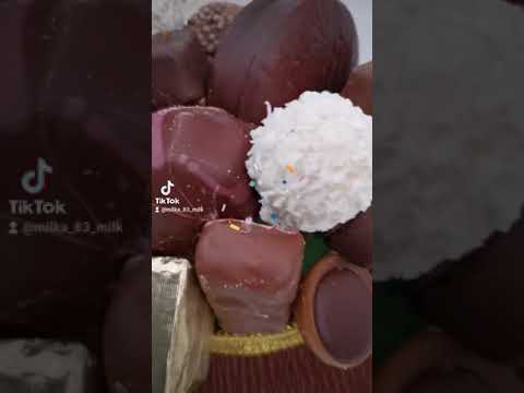 Пчела из конфет своими руками