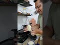 cocindano tortillas y no caldo de pollo