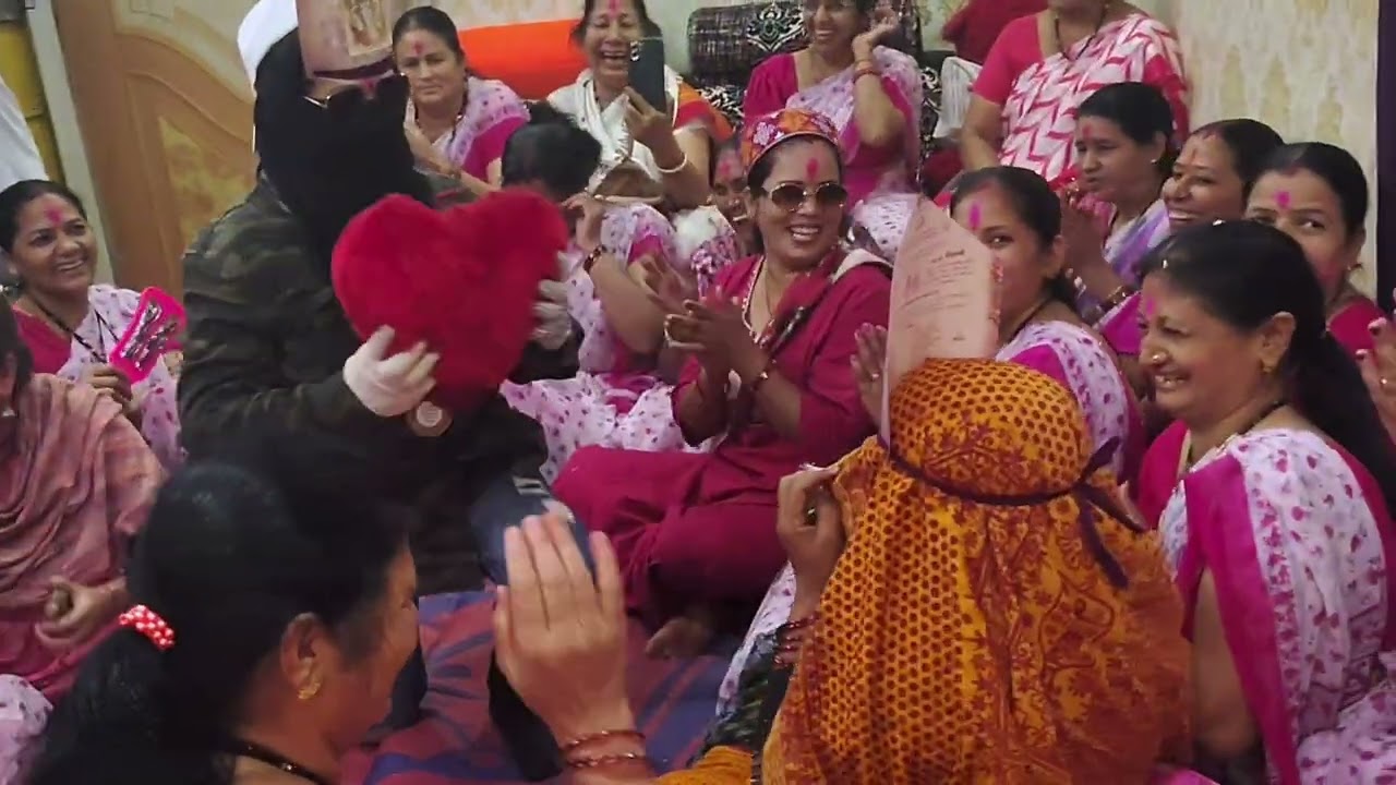 पहाड़ी होली गीत एंड डांस#pahadifamily #pahadiholi @GrowingUpMehras 