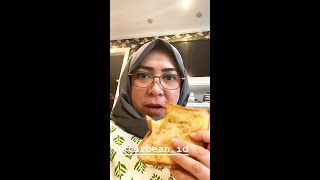 Melly Goeslaw ex Vokalis Band Potret bersama StarBean Toast & Smoothie