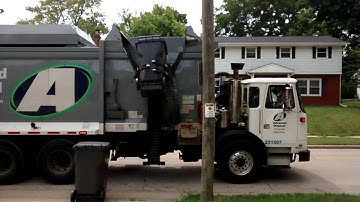 Advanced disposal McNeilus ZR on a Autocar ACX