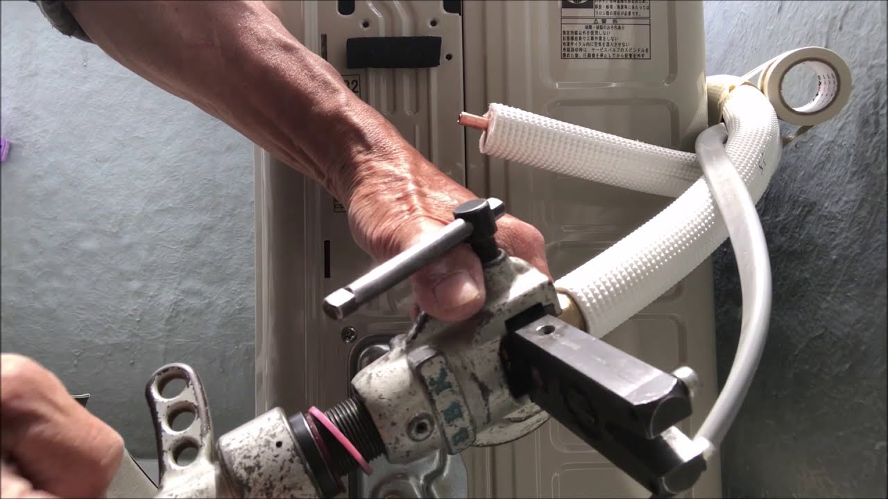 日立エアコン白くまくん、取付工事 - YouTube