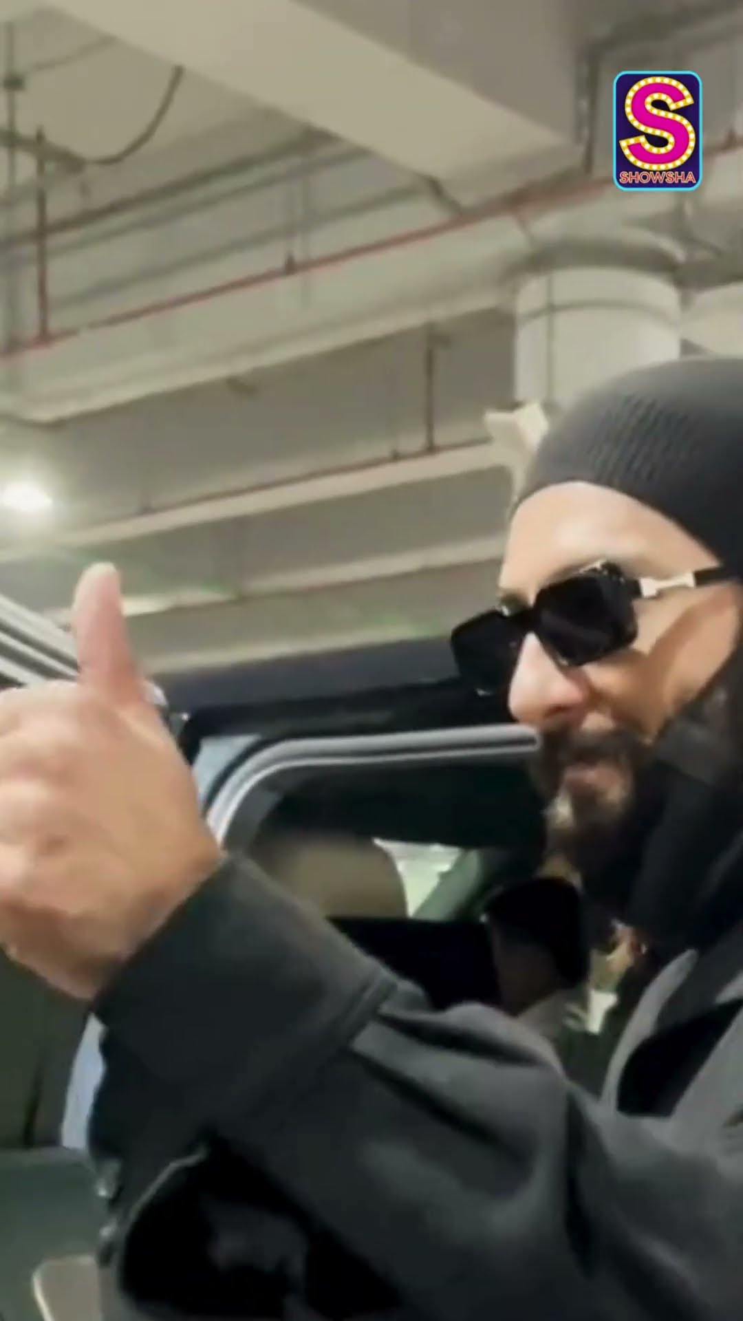 Ranveer Singh Looks Dapper In All-black Airport Look Give | Bollywood Arena | News18 | N18S