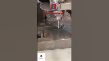 Cắt thép dày 5cm với Máy cắt tia nước Hoằng Giai.
