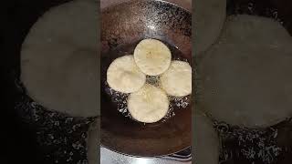 शाम का हल्का फुल्का स्नैक मीठी मठरी 🥰 #food #recipe #viral #trending #villagerlifestyle #ytshorts
