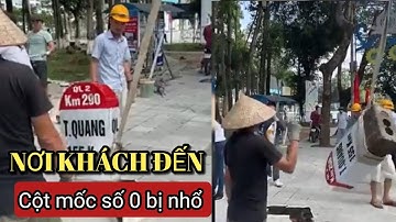 Hình ảnh quen thuộc của người dân Hà Giang và khách du lịch cột mốc số 0 vừa bị nhổ lên .