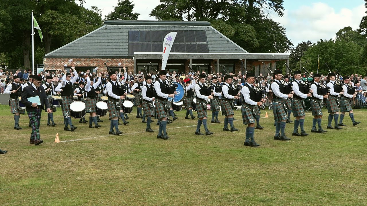 People's Ford Boghall & Bathgate Caledonia Pipe Band at the Dumbarton Scottish Championships