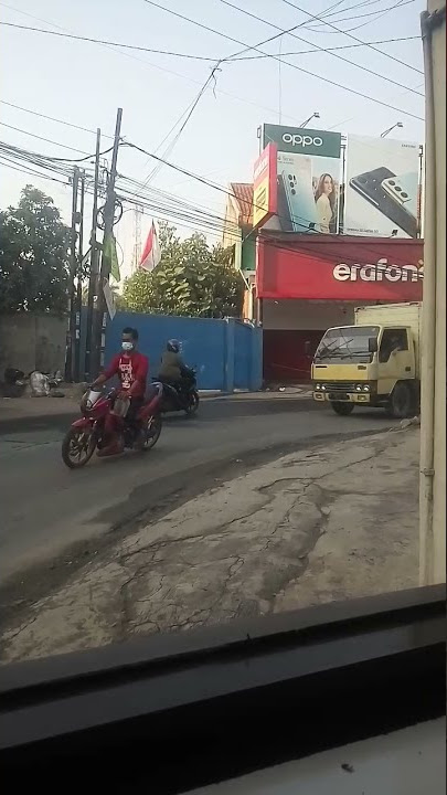 gx sengaja kerekam,pengendara cewek cantik kelihatan Cd nya di atas motor