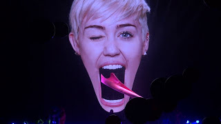 Miley Cyrus -  Opening (Bangerz Tour LIVE in Antwerp, Sportpaleis 20.06) HD Concert