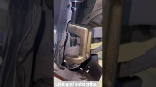 remove tie rod and ball joint removal tricks #automobile #carparts #mechanic