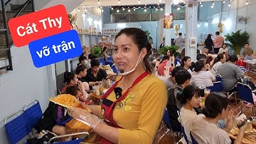 DIVA Cát Thy đông vui vỡ trận tại quán Bánh tráng trộn