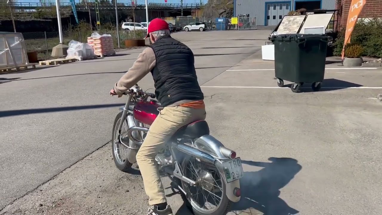 Veteran, samlarobjekt låga km HUSKVARNA 282 SILVERPIL