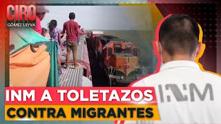Agente migratorio golpea a migrante para bajarlo del tren en Zacatecas | Ciro Gómez Leyva
