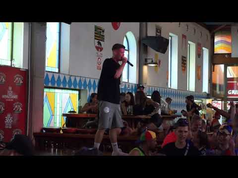 Julian Sommer live im Bierkönig mit dem Hit Dicht im Flieger, Mallorca 2022