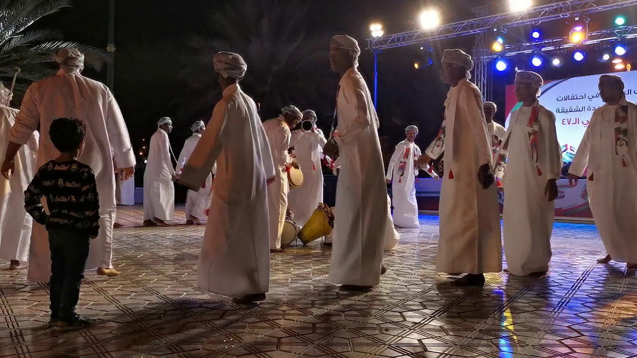 فن الليوا.. احتفالات اليوم الوطني الإماراتي في سلطنة عمان الشقيقة