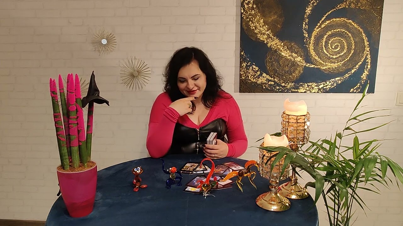 Какая ты Женщина ? Как тебя видят женщины ,а как Мужчины? Таро расклад для девочек !