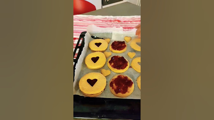 Fuori piove...☔🌧️🙁 ...e noi FACCIAMO I BISCOTTI!!! 👩‍🍳🍪😋 #biscotti  #biscottifattiincasa