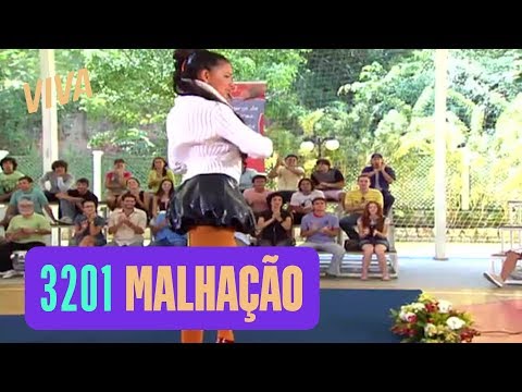 COMEÇA O DESFILE