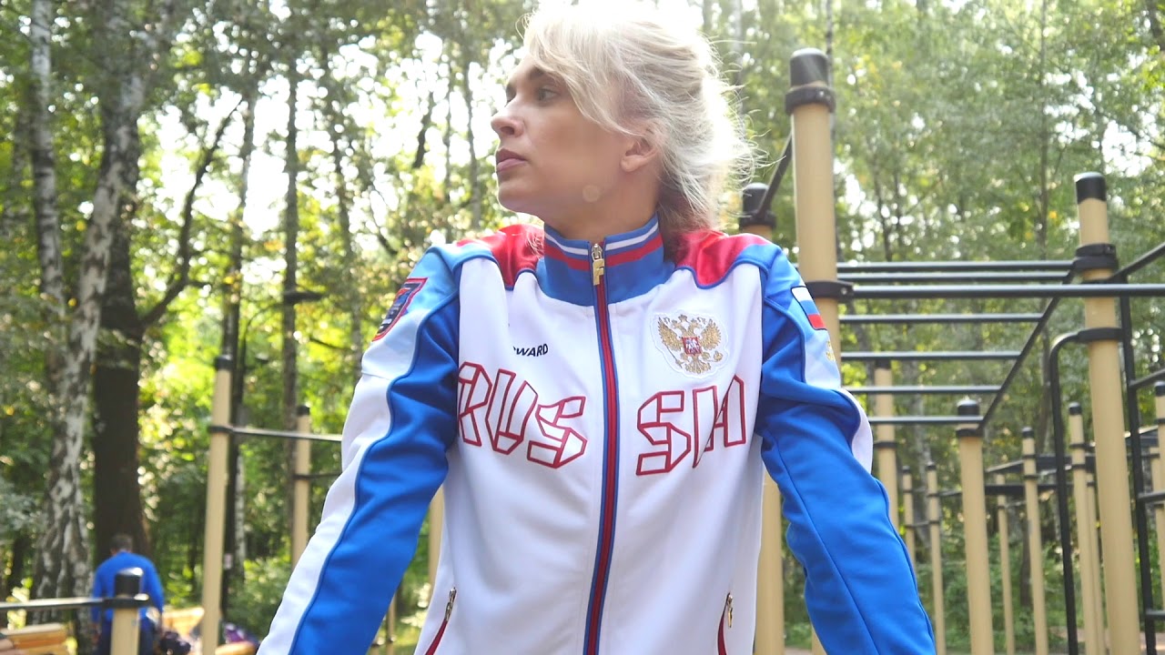 Российские спортсмены в костюмах форвард