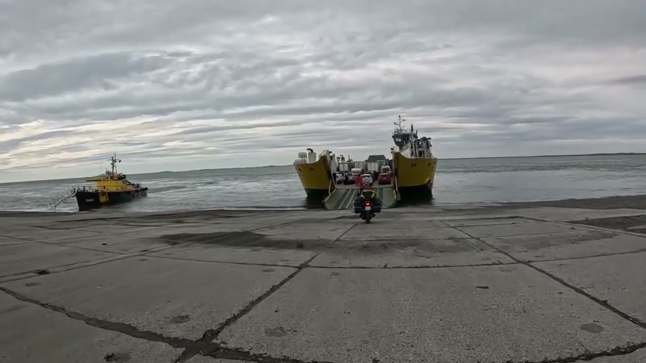 bonus track piedra buena y barcaza estrecho de magallanes