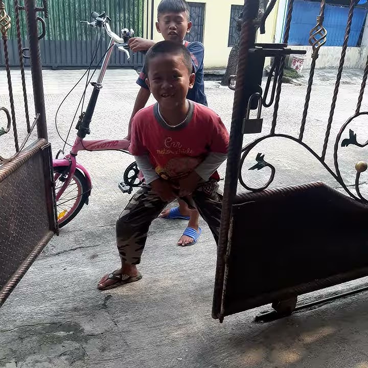 Mirza plengeh vs celana robek.. goweessss sobekin celana