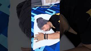 Rekomendasi bantal bulu angsa dari Mojodream dobel layer yang mampu menopang leher dengan sempurna