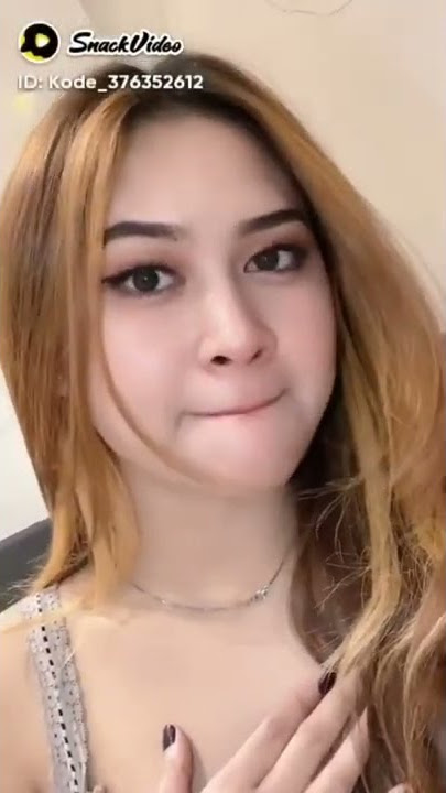 CEWEK CANTIK JAGO MAKAN ES KRIM #si #rambut #pirang
