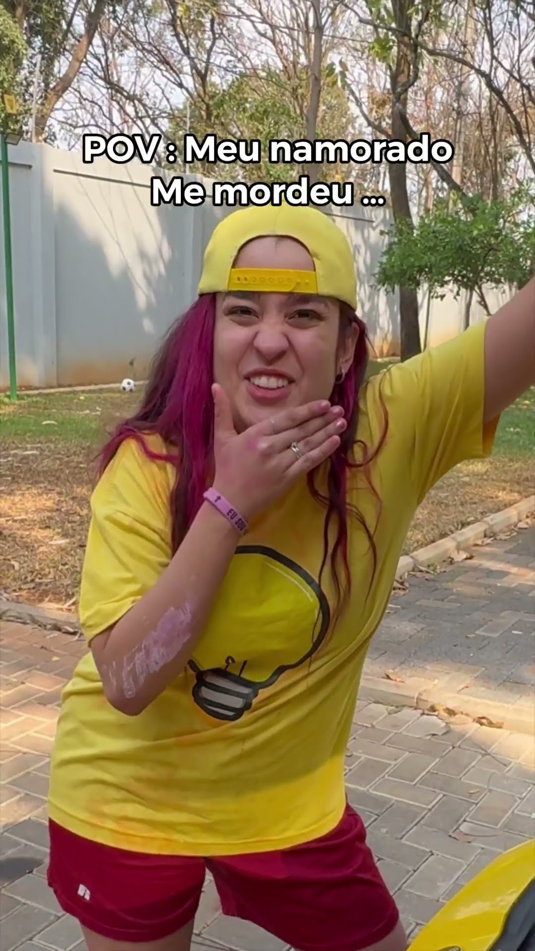 FUI MORDIDA PELO MEU NAMORADO | Leozin e Emilly vick ?
