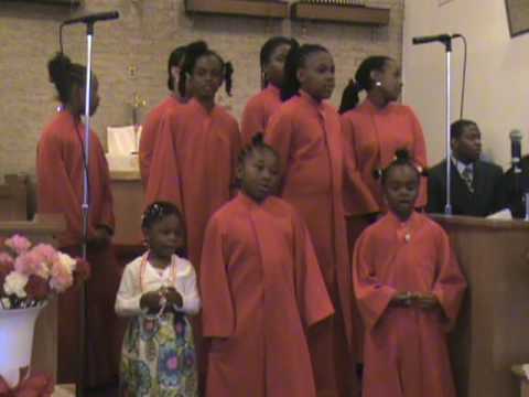 Matthew Whittaker & Contee Children Choir performe...