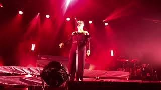 Banks - Begging For Thread Live Berlin Serpentina Tour