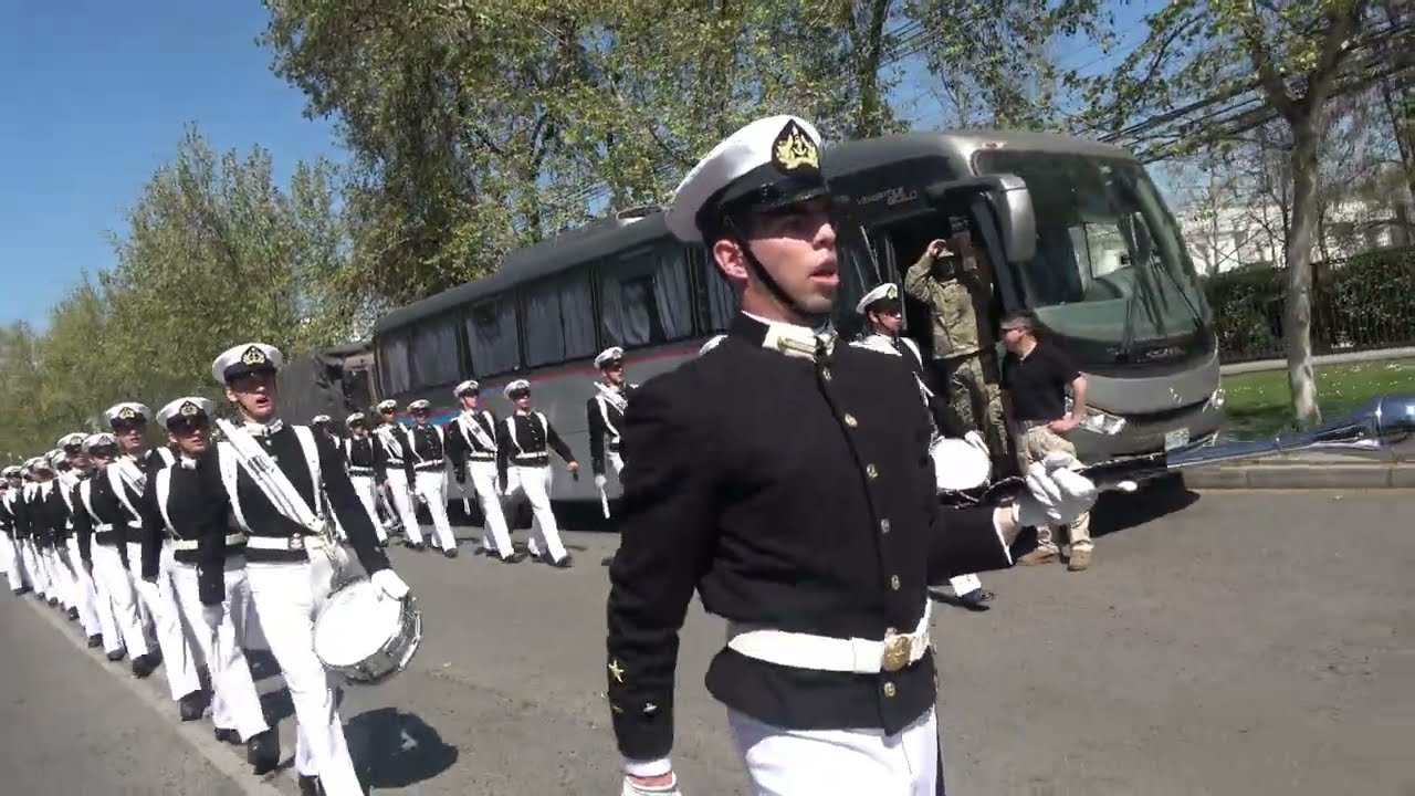 Escuela Naval Arturo Prat, pasacalle rumbo a Club Hípico post Presentación Parada Militar Año 2025