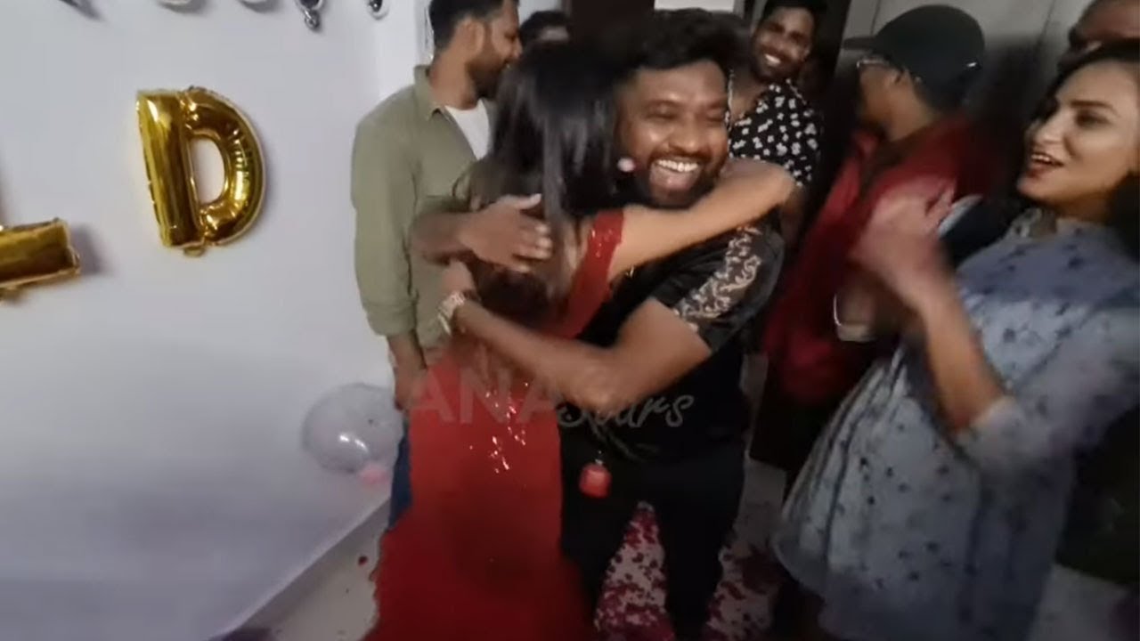 Bigg Boss 4 Ariyana Glory's Welcome Party @ Her Home | EXCLUSIVE VISUALS | Mukku Avinash | Roll Rida